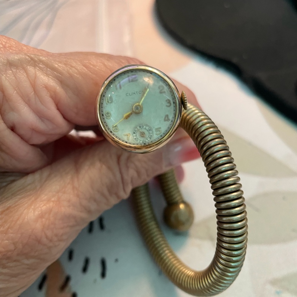 Vintage Clinton Women's Watch Flexible Bangle Watch in Gold Tone READ DETAILS